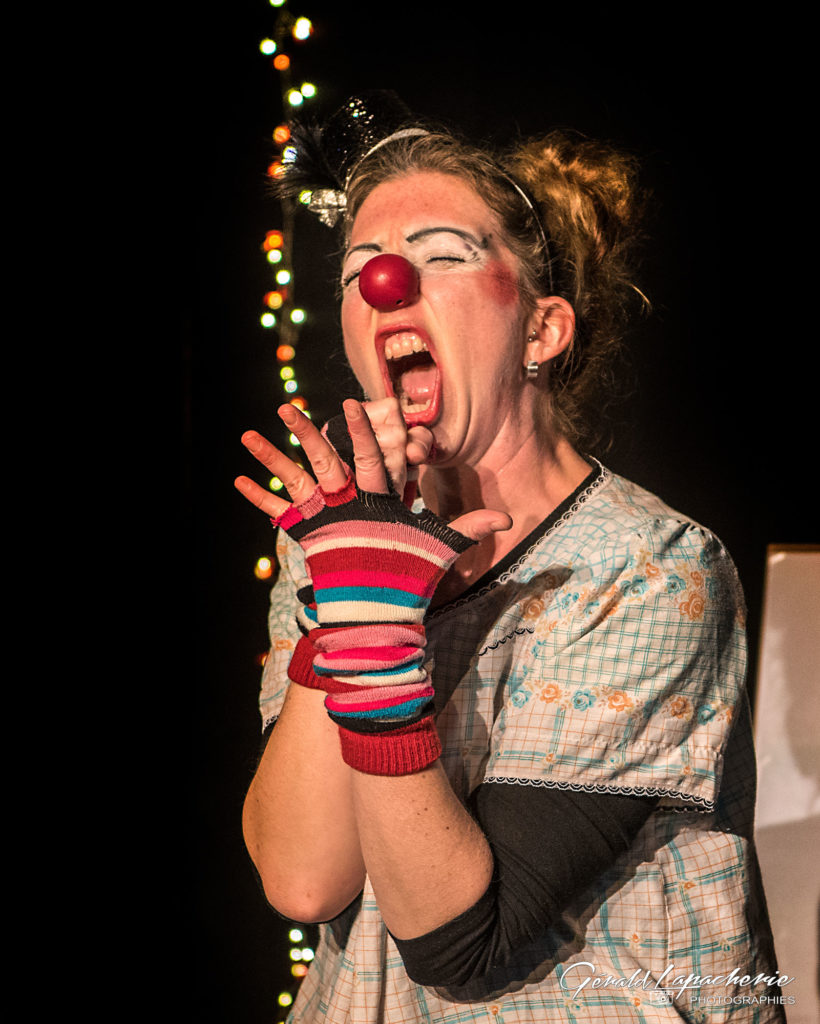 Affiche : Décibel part en quenouille (théâtre clown)